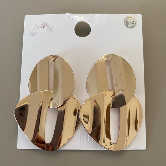 H&M Jewelry - Bundle 4/$15 🛍 gold toned funky earrings